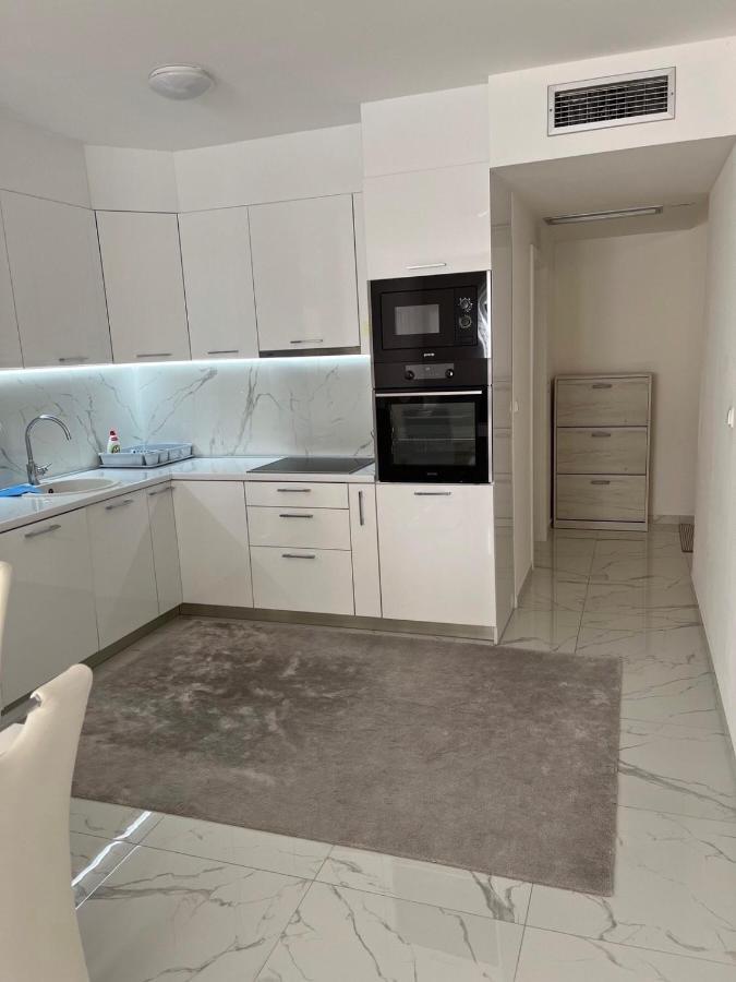 Adriatic Apartman Бечичі Екстер'єр фото